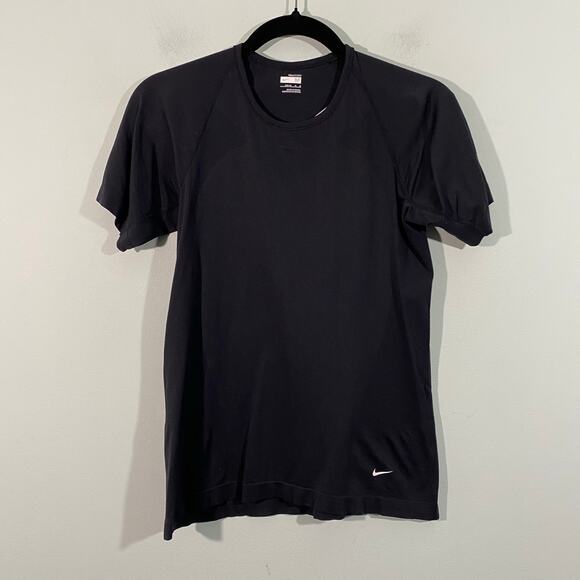 Nike Women's Black Fitdry Fitted Athletic Short Sleeve Top Size M - Picture 1 of 9